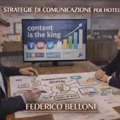 Uomini d'affari discutono strategie di comunicazione per hotel, con un diagramma di "Communication Strategy" e uno schermo che mostra "content is the king". Ottimi consigli di marketing.