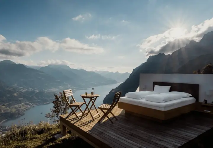 Vista mozzafiato da una casa vacanza: letto king-size, tavolino con sedie e panorama alpino. Pro e contro di un soggiorno così esclusivo.