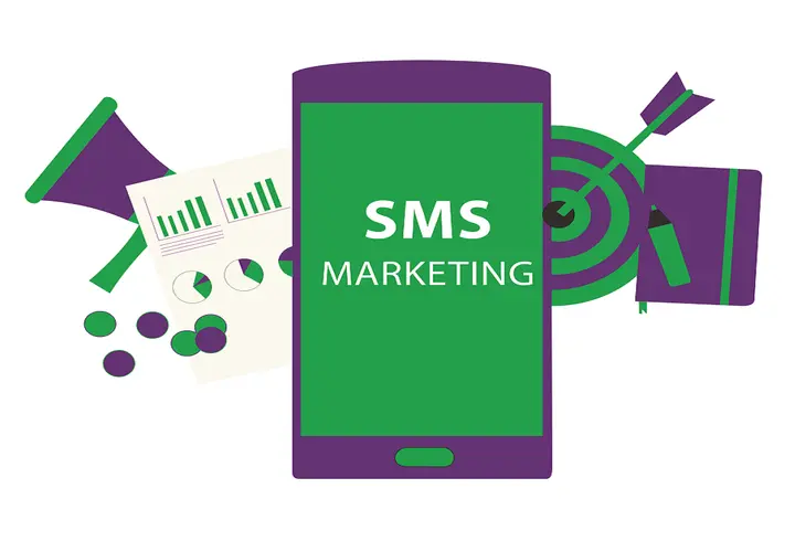 Smartphone con testo "SMS MARKETING", megafono, grafici, bersaglio con freccia e agenda.