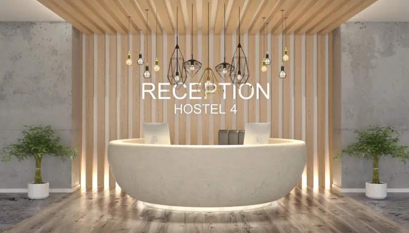 La reception dell'ostello 4, con un bancone curvo e illuminato, pareti in legno e cemento, e piante verdi.