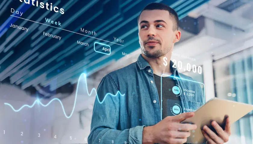 Uomo analizza dati finanziari su tablet, con grafici e statistiche che illustrano il confronto tra ERP e CRM per la gestione aziendale.
