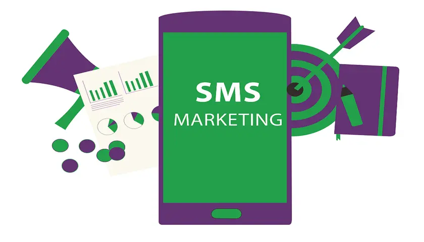 Smartphone con testo "SMS MARKETING", megafono, grafici, bersaglio con freccia e agenda.