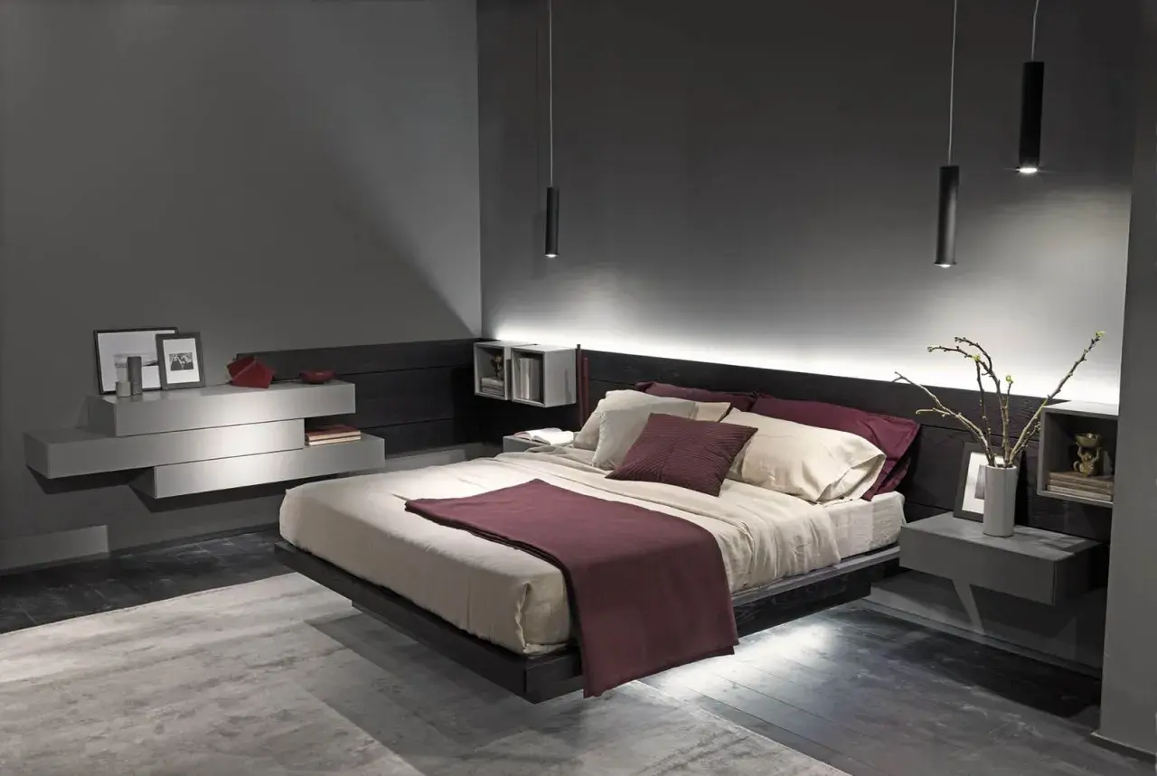 Camera da letto moderna con letto sospeso, luci soffuse e arredi minimalisti. Un vero regno del relax, la "camera queen" perfetta.