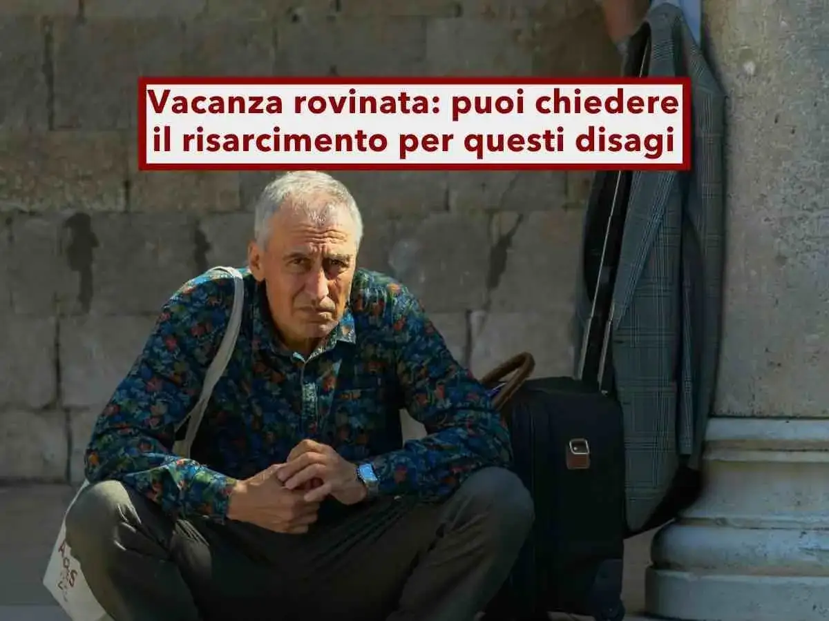 Uomo seduto con valigia, con testo
