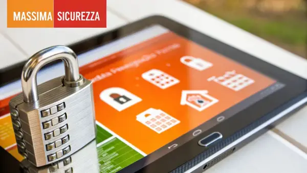 Lucchetto su tablet con icone di sicurezza. Il software check-in garantisce la massima protezione.